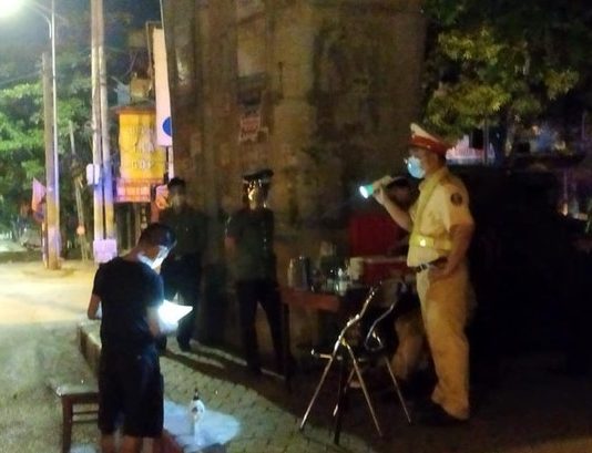 Tài xế sửa phiếu xét nghiệm, F0 “ém” chuyện từng đến ổ dịch chợ đầu mối