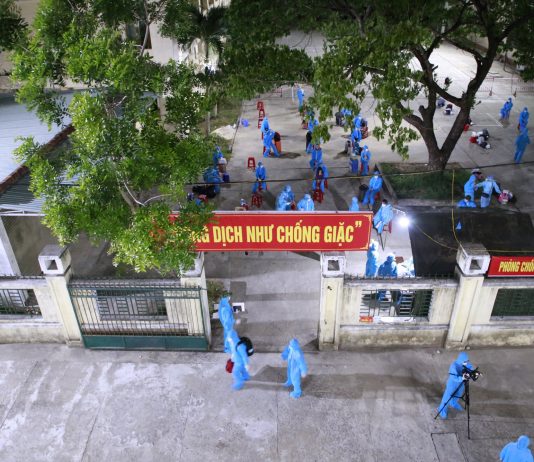 Khởi tố vụ án bà bán rau trốn khai báo y tế, lây Covid-19 cho con gái
