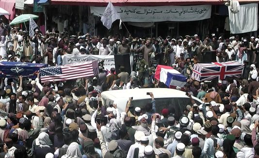 Taliban chính thức ăn mừng Ngày Tự do với súng ống và quan tài