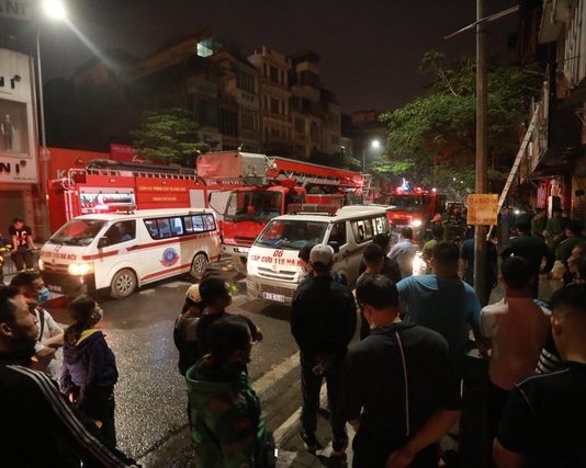 Vụ cháy khiến 4 người trong gia đình tử vong: Xót xa hình ảnh bố mẹ ôm chặt 2 con nhỏ vào lòng đến giây phút cuối