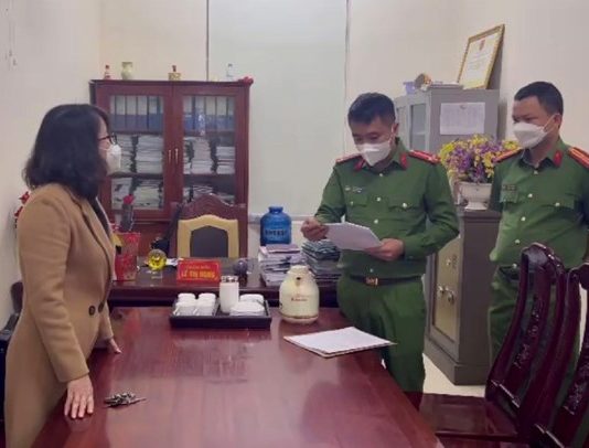 Khởi tố, bắt tạm giam nữ giám đốc trung tâm GDTX ở Nghệ An