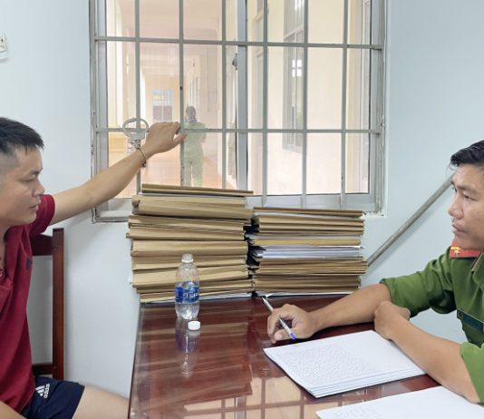 Chồng sát hại vợ và con trai rồi gọi điện Công an đầu thú