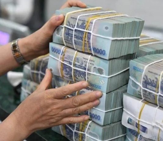 Lãi suất tiền gửi ngân hàng diễn biến ‘lạ’