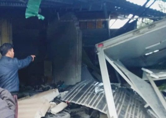 Xe tải chở lá dong lao vào cửa hàng tạp hóa, 6 người c.h.ế.t tại Nghệ An